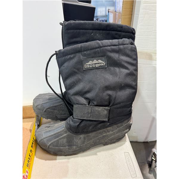 Tera Gear boots size 10