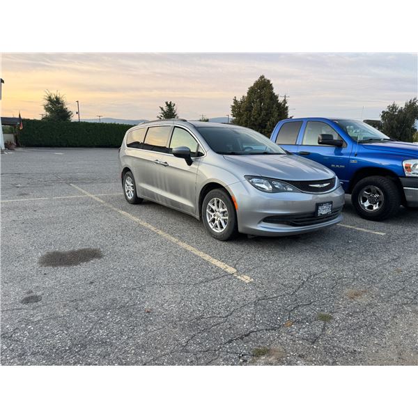 Estate Vehicle 2019 Chrysler Pacifica 60,740kms command start on remote doors open with remote
