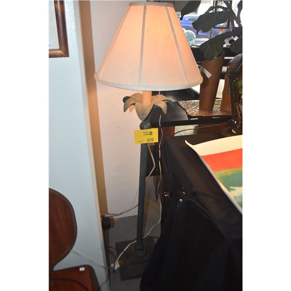 METAL FLOOR LAMP W/PALM LEAF DESIGN