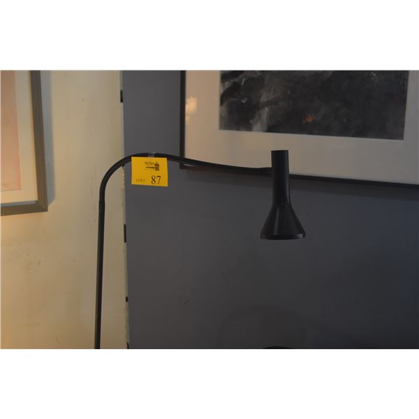 ADJUSTABLE FLOOR LAMP