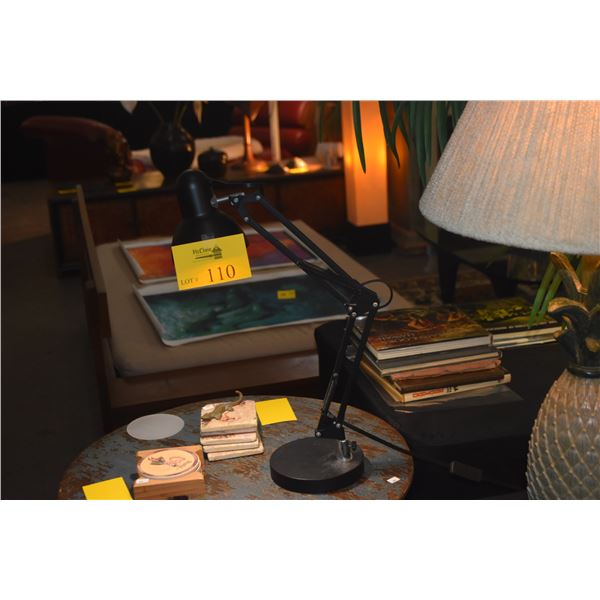 ADJUSTABLE DESK LAMP