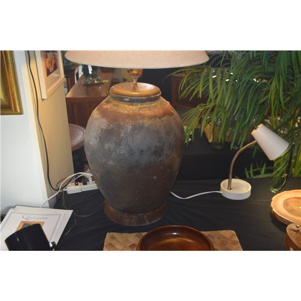 CERAMIC TABLE LAMP (DOES NOT INCLUDE SHADE)
