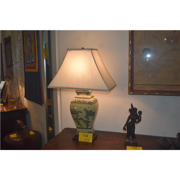 CHINOISERIE TABLE LAMP W/SHADE (28")