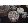 Image 3 : COLLECTION OF CANTON FAMILLE ROSE DISHES, BOWLS, CUPS & SPOONS (98 PCS)
