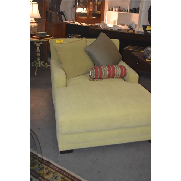 DOUBLE CHASE LOUNGE W/PILLOWS