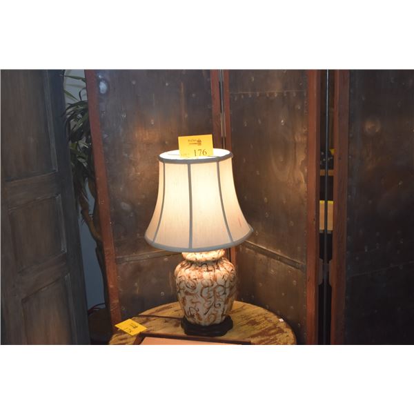 TABLE LAMP W/SHADE