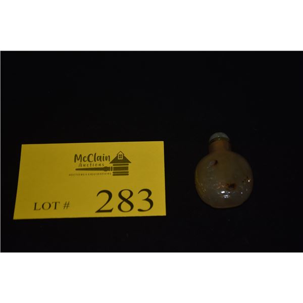 CARVED AGATE SNUFF BOTTLE W/MONKEYS
