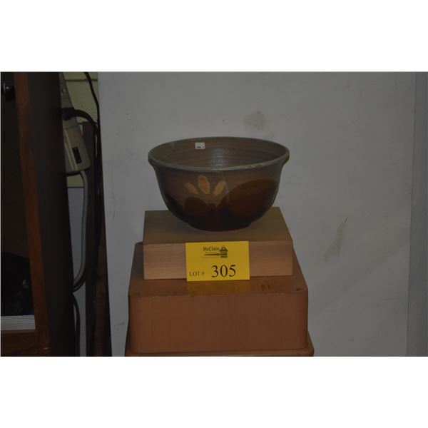 HIGA CERAMIC BOWL, LARGE BOWL W/WHITE & KEAWE ASH GLAZE W/3 TRINTY "PETALS" (10" X 5 1/4")