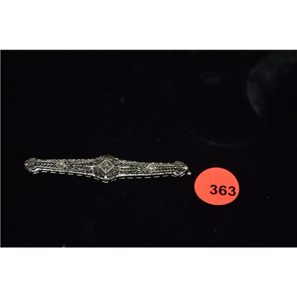 18K ANTIQUE DIAMOND BROOCH (4.8 GTW)