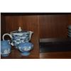 Image 3 : MIXED LOT: "HAWAII" RICE BOWLS, WEDGWOOD CREAMER & SUGAR, TEA POT W/STRAINER & WOOD BOX (9 PCS)
