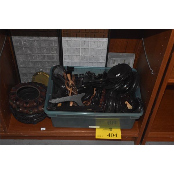 MIXED LOT: RING TRAYS & NUMEROUS WOOD PLATE & VASE STANDS