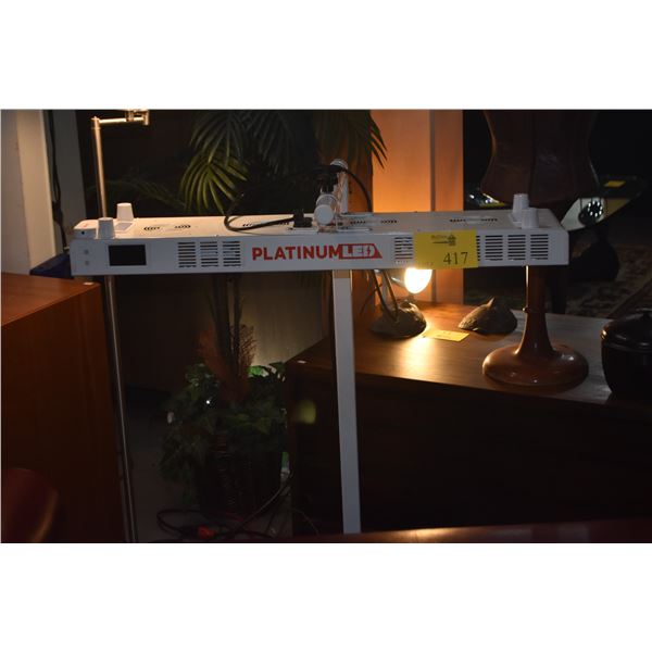 PLATINUM LED THERAPY LIGHT BIOMAX 600 SERIES W/STAND