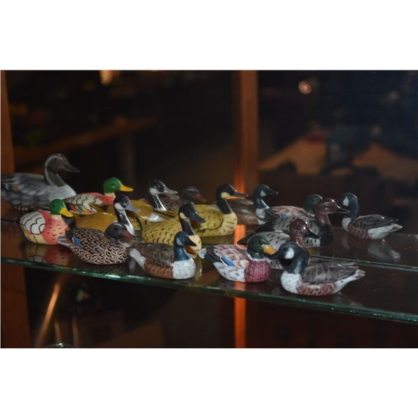 COLLECTION OF DUCKS (10 PCS)