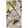 Image 3 : BLACK JACK HEAVY DUTY 3 TON FLOOR JACK