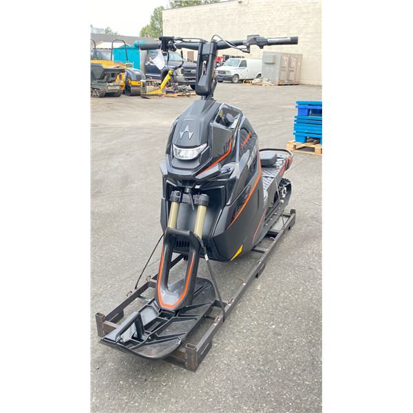 WIDESCAPE WS250 STAND-UP SNOWMOBILE, 242CC 4-STROKE EFI ENGINE WITH LIQUID COOLING, 4" DIGITAL