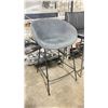 Image 5 : 4 ASSORTED DESIGNER BAR CHAIRS