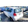 Image 2 : 2006 PONTIAC WAVE 4DR SEDAN, WHITE, VIN KL2TD69616B559388