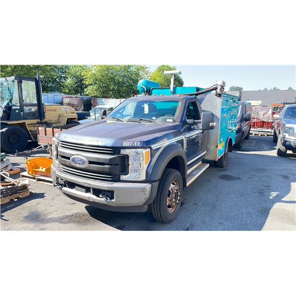 2017 FORD F-550, 2DR SERVICE TRUCK, BLUE, VIN 1FDUF5GY5HEF28152