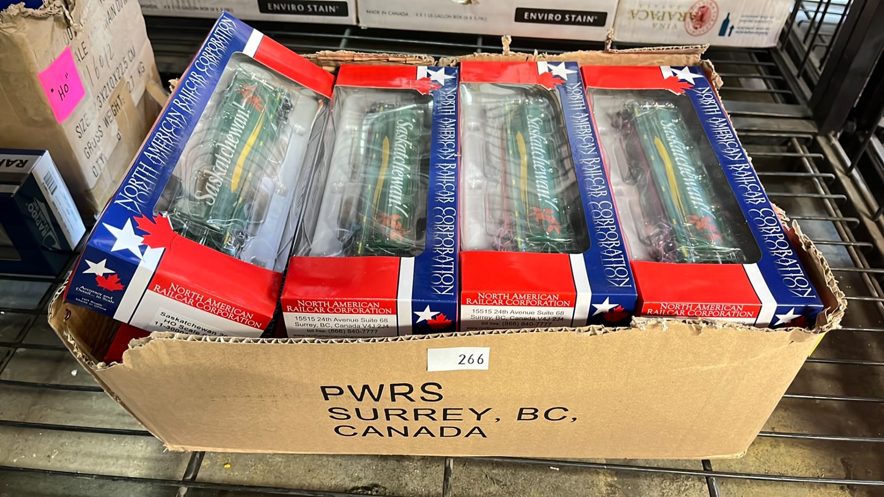 BOX OF NORTH AMERICAN RAILCAR CO ASSORTED HO SCALE MODEL TRAINS