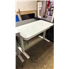 Image 5 : (4) ASSORTED ELECTRIC HEIGHT ADJUSTABLE DESKS WITH VARIOUS ERRORS & ISSUES (PARTS & REPAIR)