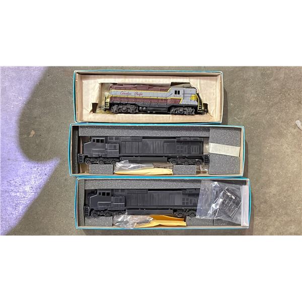 2 ATHEARN IN MINIATURE UNMARKED HO SCALE MODEL TRAINS & 1 USED ATHEARN IN MINIATURE CANADIAN