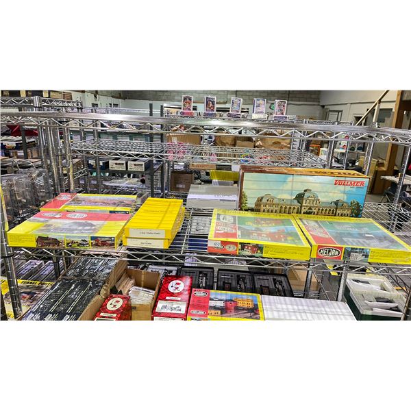 SHELF OF ASSORTED HO SCALE MODEL TRAIN SCENIC STRUCTURES