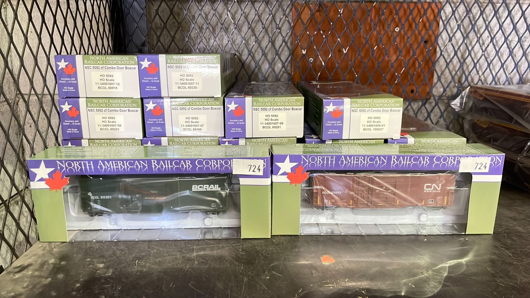 NORTH AMERICAN RAILCAR CO ASSORTED HO SCALE MODEL TRAINS