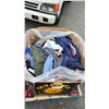 Image 2 : PALLET OF ASSORTED CLOTHING