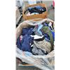 Image 3 : PALLET OF ASSORTED CLOTHING