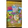 Image 2 : LARGE CASE OF FIDGET TOYS