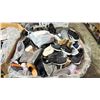 Image 2 : GAYLORD OF ASSORTED NEW SHOES (UNKNOWN AMOUNT OF PAIRS)