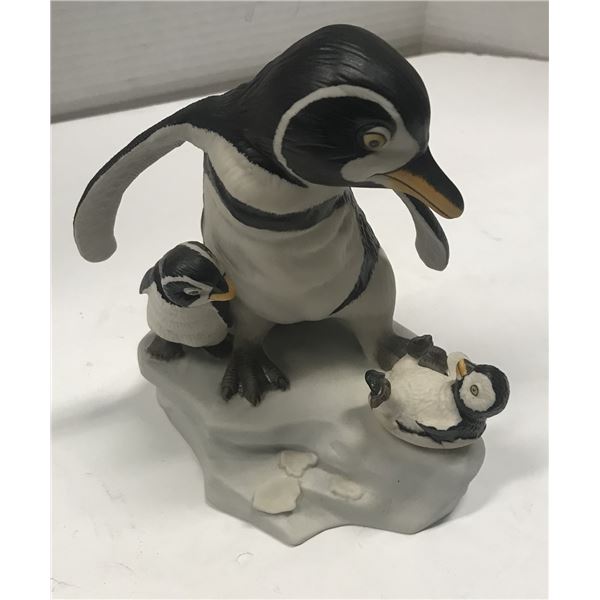 COLLECTABLE/ESTATE:  PENGUIN "WOW" BY EMBLEM FRANKLIN MINT PORCELAIN ORNAMENT