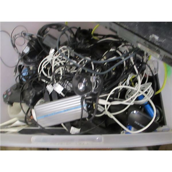 UNCLAIMED STORAGE:  TRAY C/W ASSORTED COMPUTER ITEMS