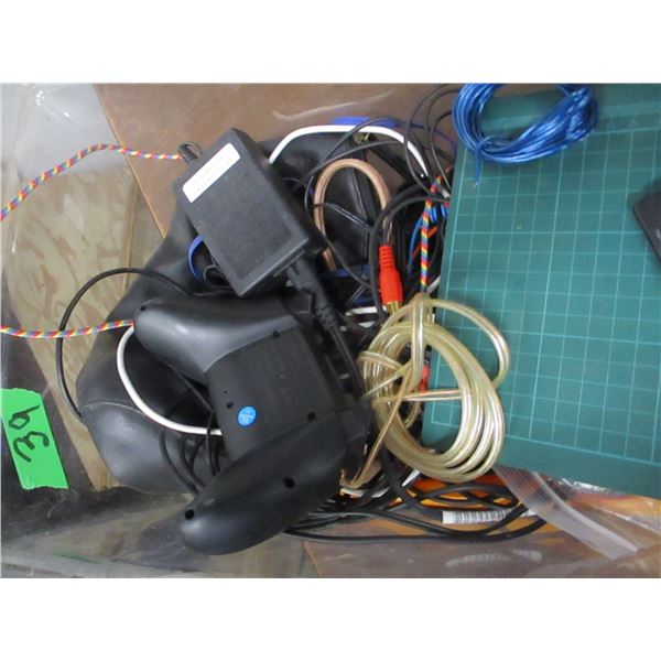 UNCLAIMED STORAGE:  TRAY C/W ASSORTED COMPUTER ITEMS