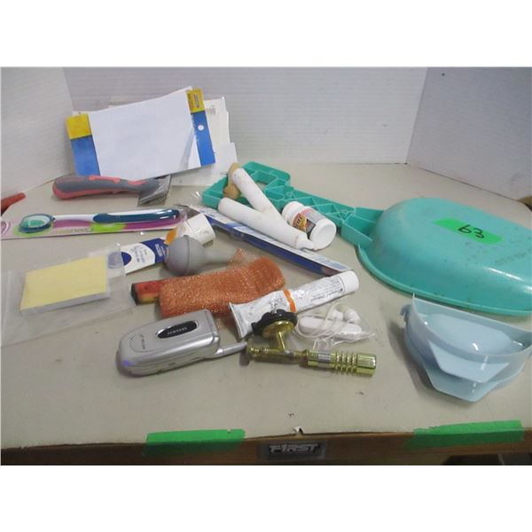 UNCLAIMED STORAGE:  BOX C/W ASSORTED HOUSEWARES