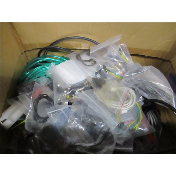 UNCLAIMED STORAGE:  TRAY C/W ASSORTED ELECTRONIC ITEMS