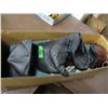 Image 4 : GOGGLES, 3 HATS & 1 GREEN BAG