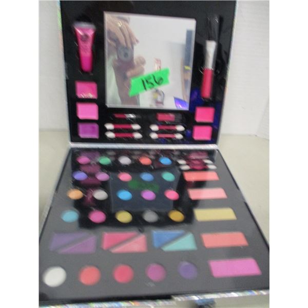 UNCLAIMED STORAGE:  MAKE-UP ACCESSORIES KIT