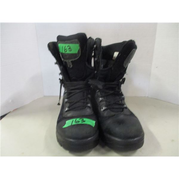 UNCLAIMED STORAGE:  MEN'S BOOTS (SIZE 11.5 MEDIUM)