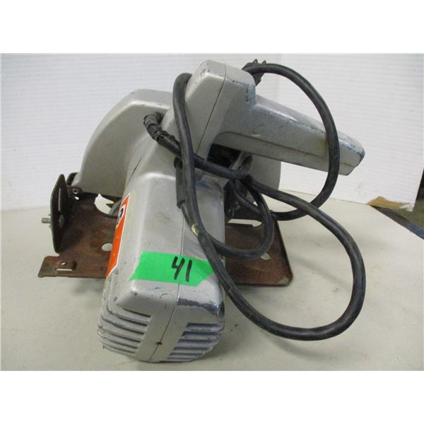 BLACK & DECKER 7" CIRCULAR SAW (WORKING)