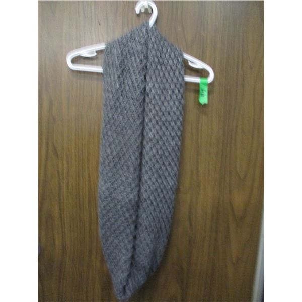 GREY KNITTED FULL SCARF