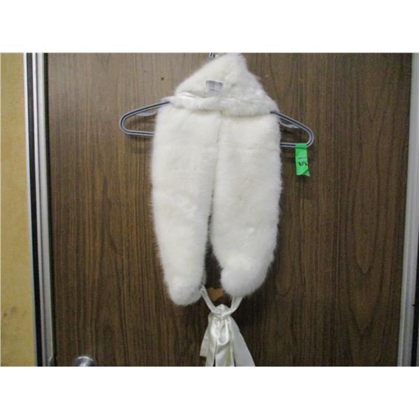 WHITE FUR STYLE SCARF