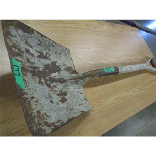 SQUARE SHOVEL