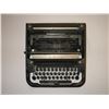 Image 9 : Vintage Underwood Typewriter