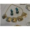 Image 2 : Lot of Vintage Jewelry