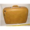 Image 1 : Vintage Harvest Gold Suitcase. Zippered Top. Quilted lining with two plastic lined pouches. Nice cle