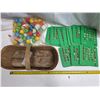 Image 1 : vintage wood basket, bingo cards and balls