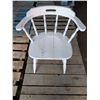 Image 1 : Vintage White Chair 19"x29"
