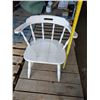 Image 3 : Vintage White Chair 19"x29"