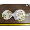 Image 2 : Yellow tea rose royal albert china- Tea pot and trivet